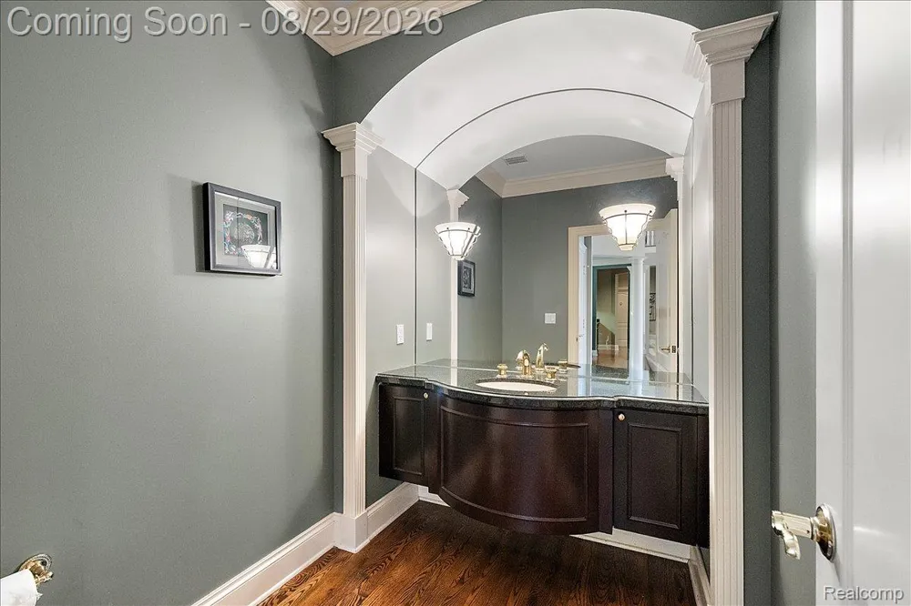 5022 Lone Pine Lane Bloomfield Hills City, MI 48302