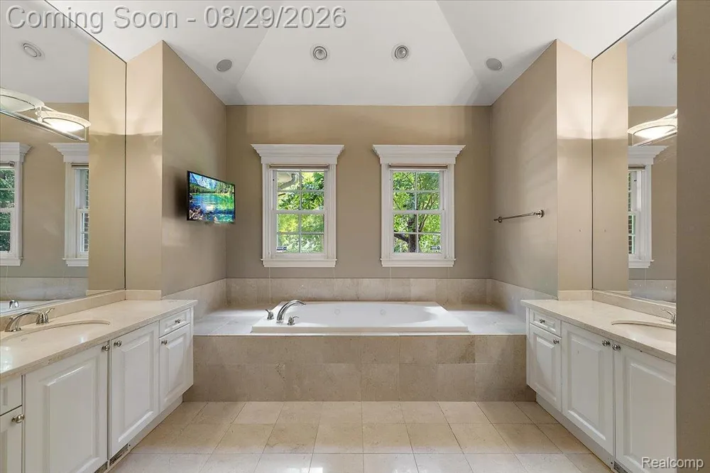 5022 Lone Pine Lane Bloomfield Hills City, MI 48302