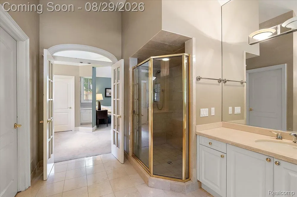 5022 Lone Pine Lane Bloomfield Hills City, MI 48302