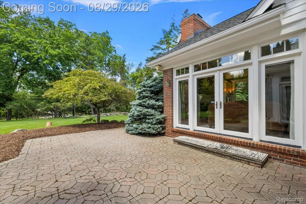 5022 Lone Pine Lane Bloomfield Hills City, MI 48302