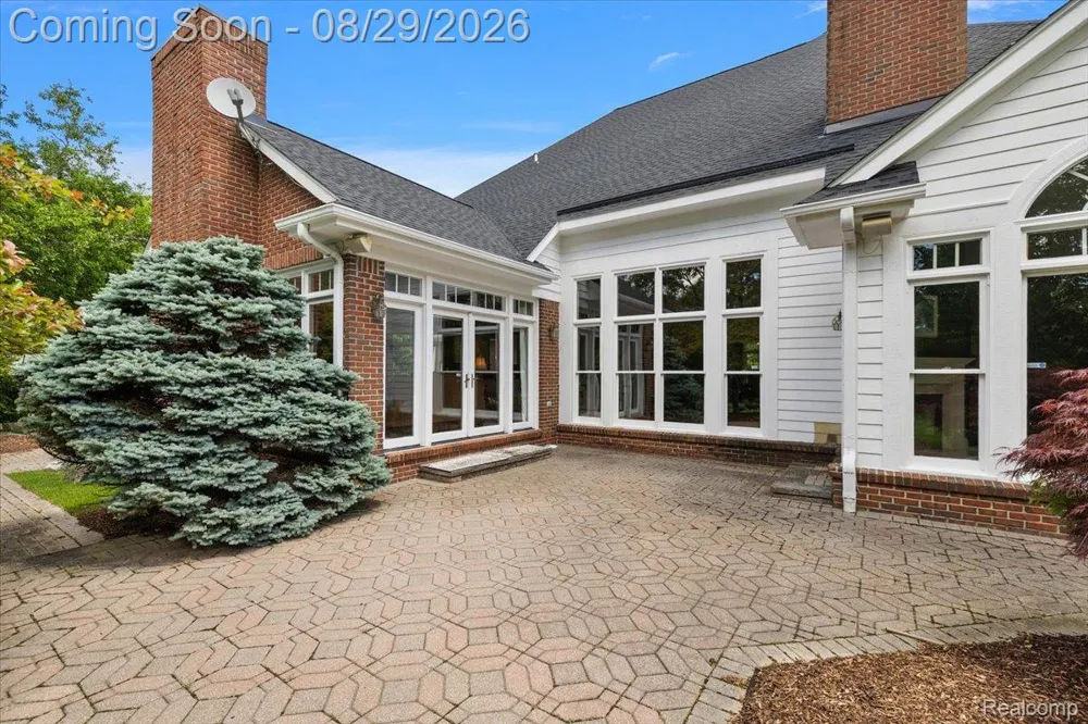5022 Lone Pine Lane Bloomfield Hills City, MI 48302