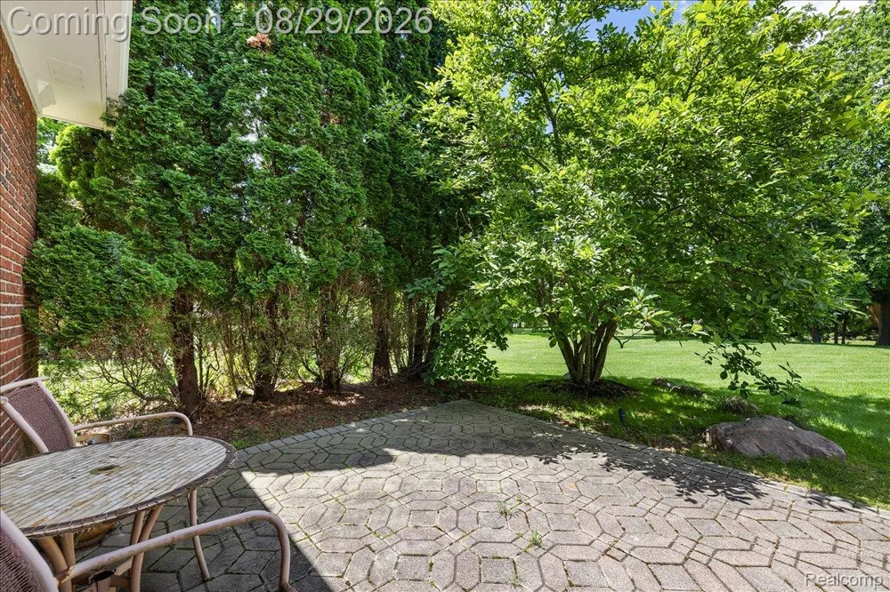 5022 Lone Pine Lane Bloomfield Hills City, MI 48302