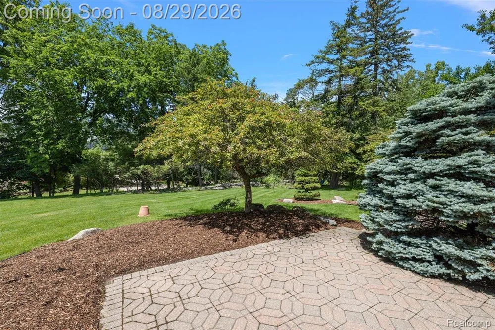 5022 Lone Pine Lane Bloomfield Hills City, MI 48302