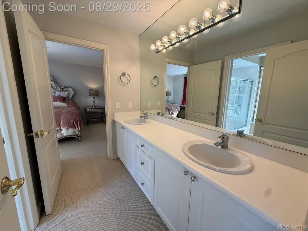 5022 Lone Pine Lane Bloomfield Hills City, MI 48302