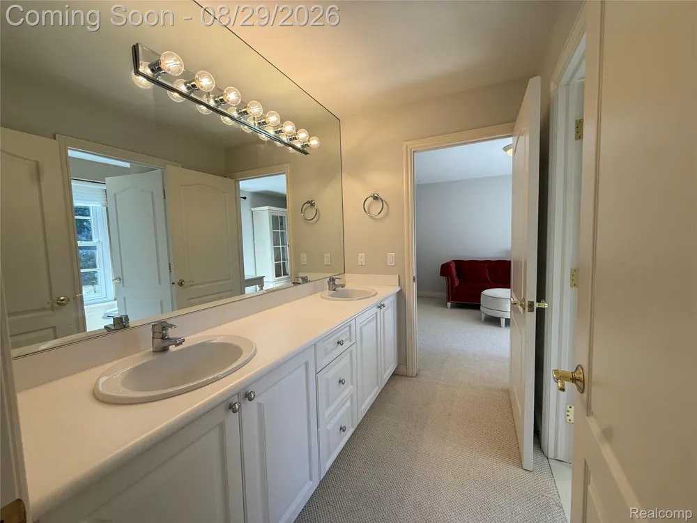 5022 Lone Pine Lane Bloomfield Hills City, MI 48302