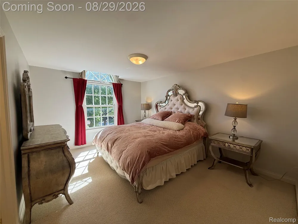 5022 Lone Pine Lane Bloomfield Hills City, MI 48302