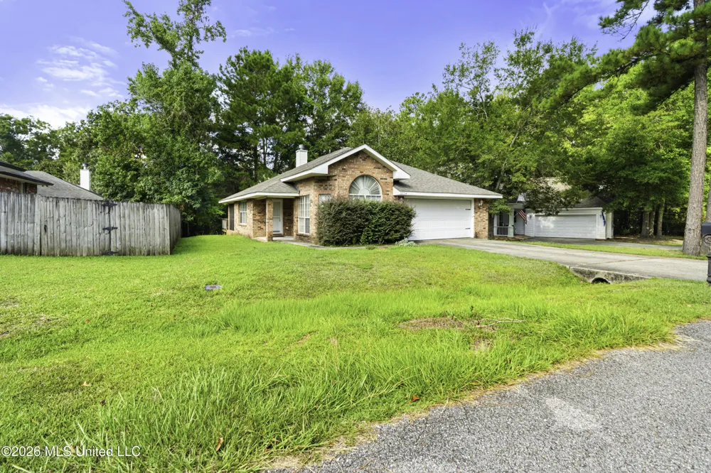 9534 Laa La Court Diamondhead, MS 39525