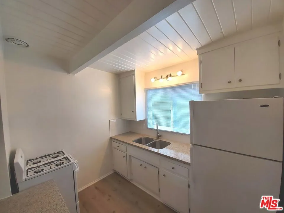 10333 Santa Monica Boulevard #10 Los Angeles, CA 90025