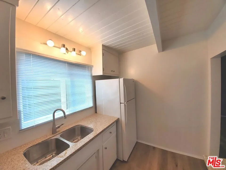 10333 Santa Monica Boulevard #10 Los Angeles, CA 90025