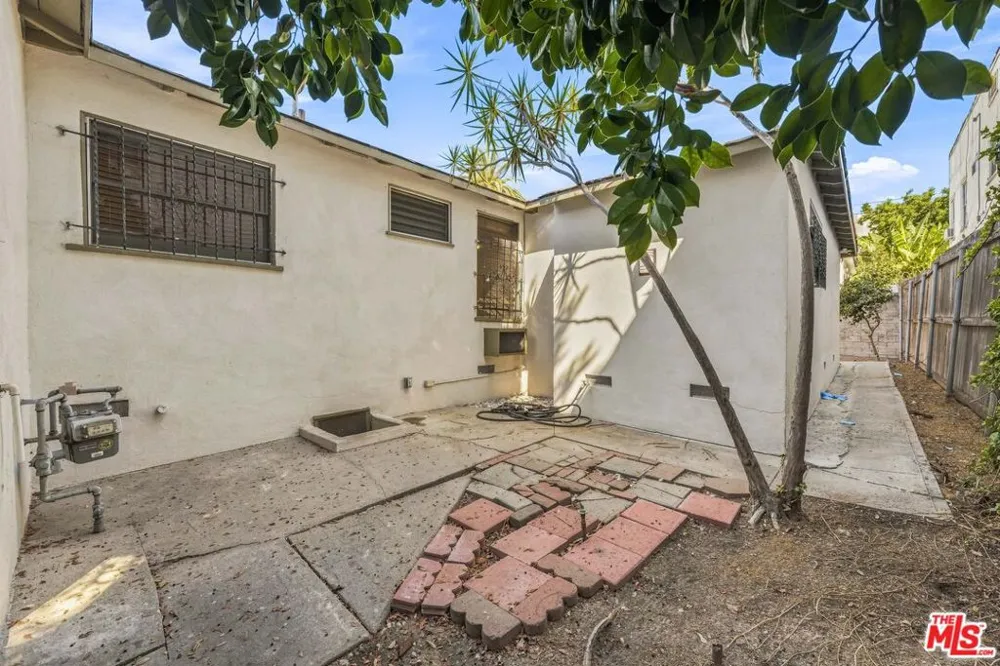 402 S Coronado Street Los Angeles, CA 90057