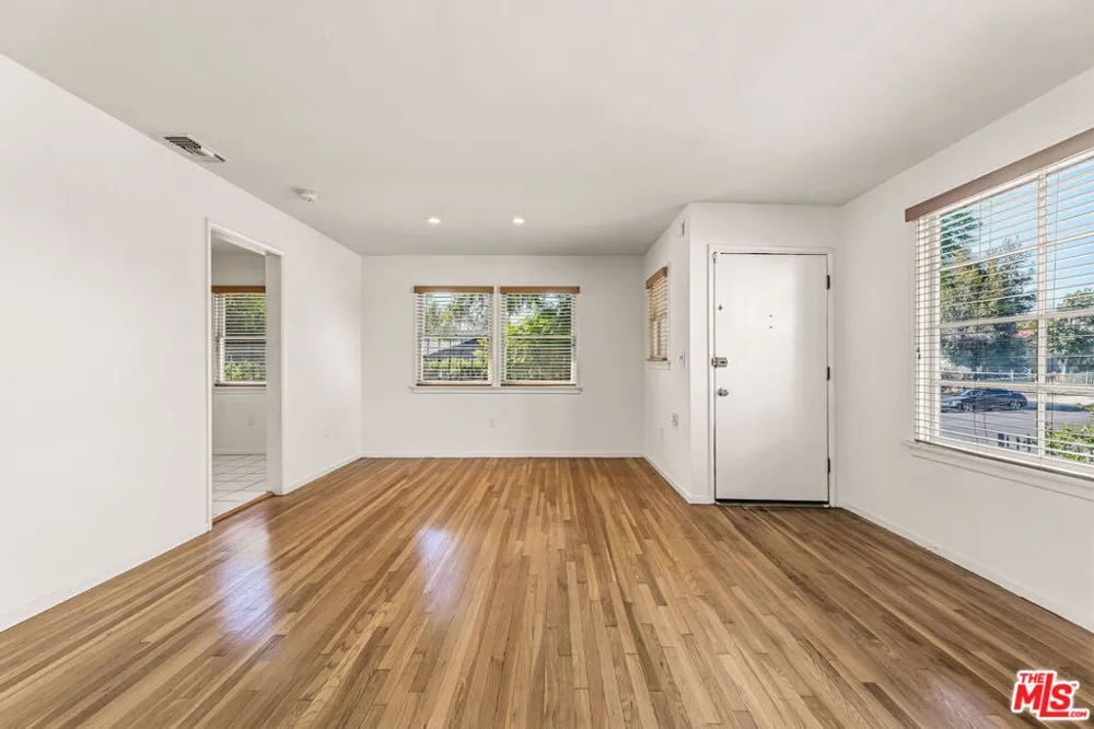 402 S Coronado Street Los Angeles, CA 90057