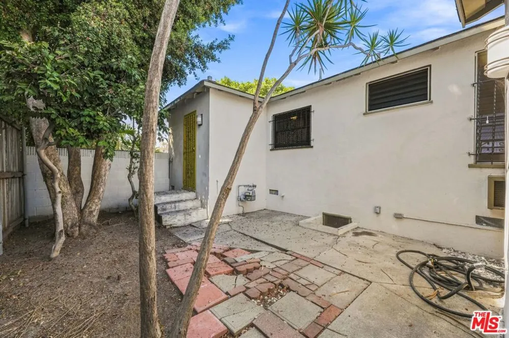 402 S Coronado Street Los Angeles, CA 90057