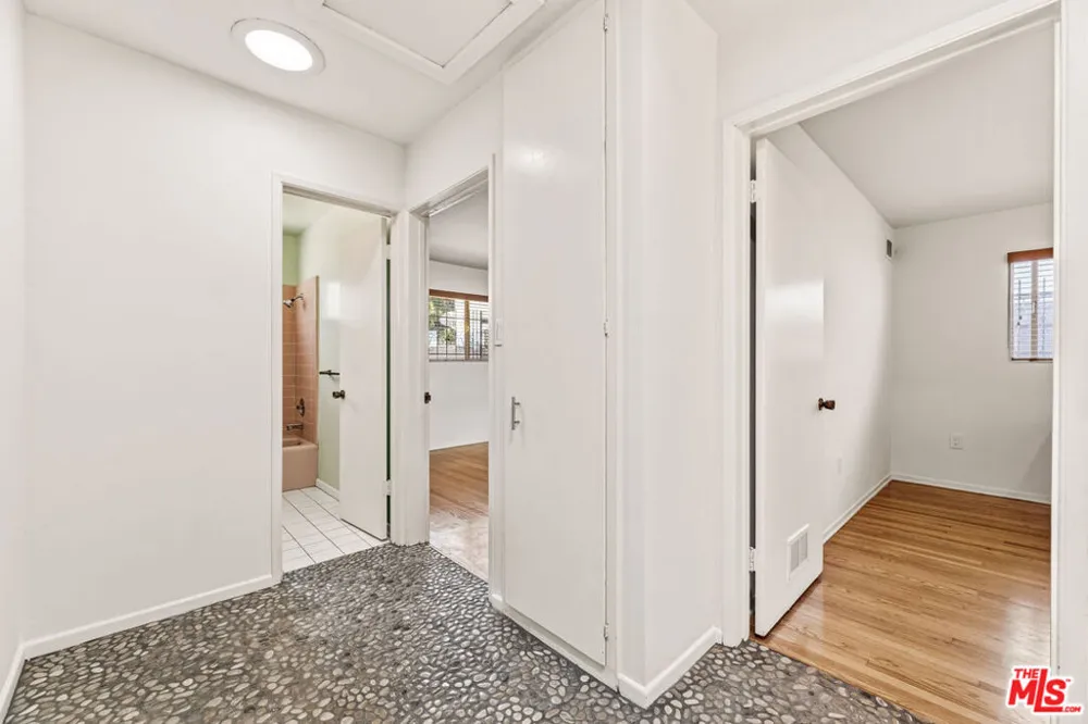 402 S Coronado Street Los Angeles, CA 90057