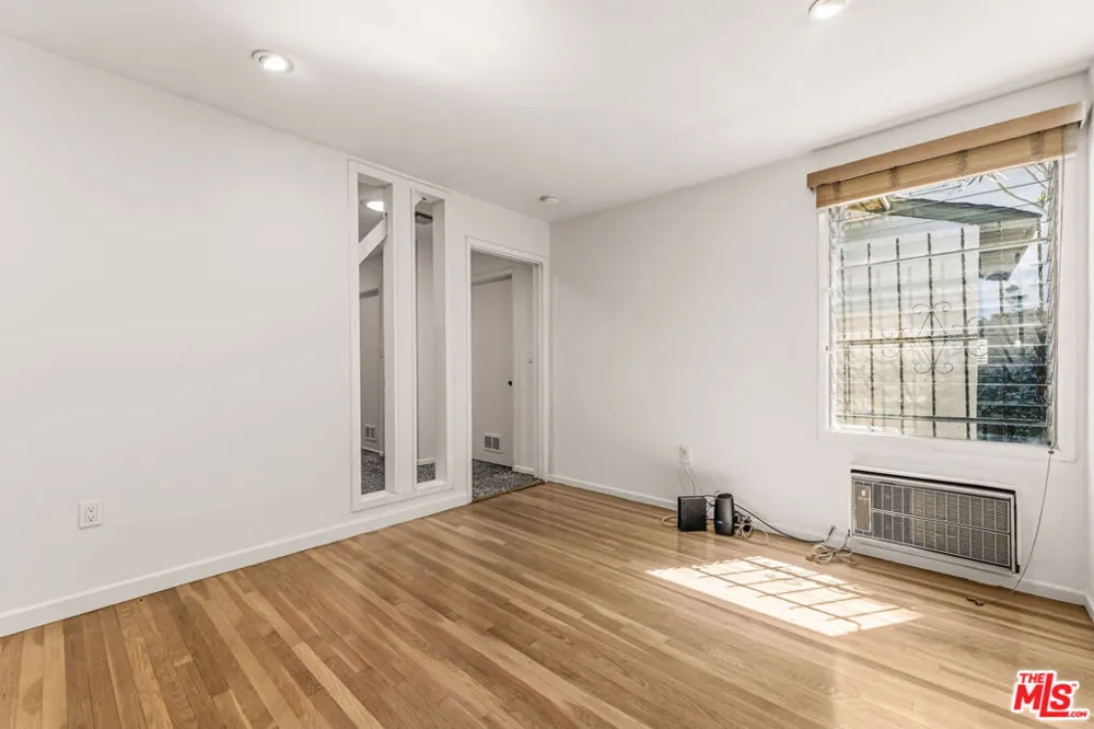 402 S Coronado Street Los Angeles, CA 90057