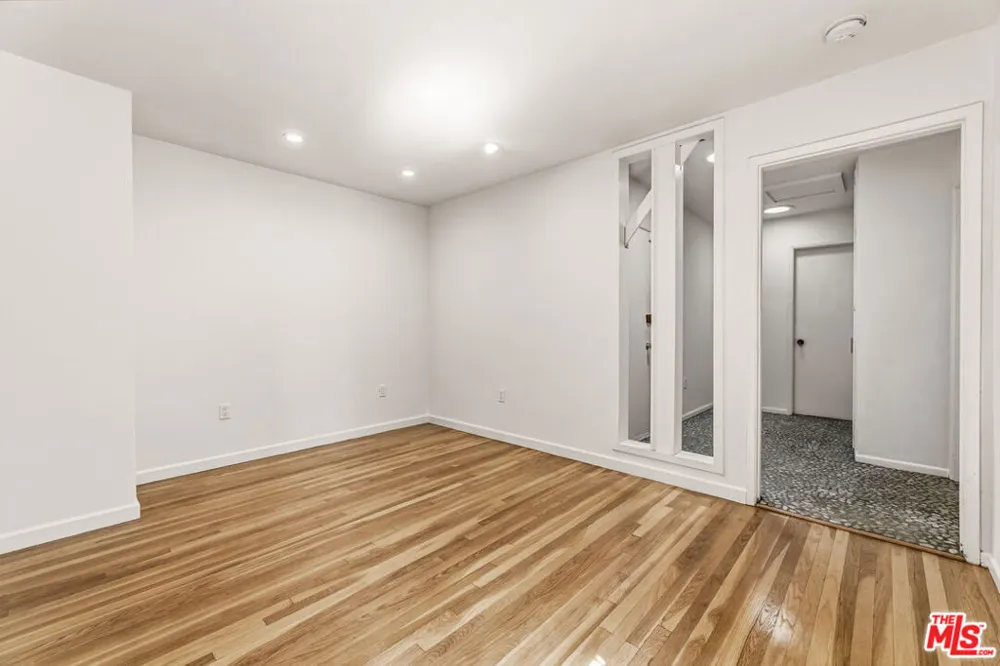 402 S Coronado Street Los Angeles, CA 90057