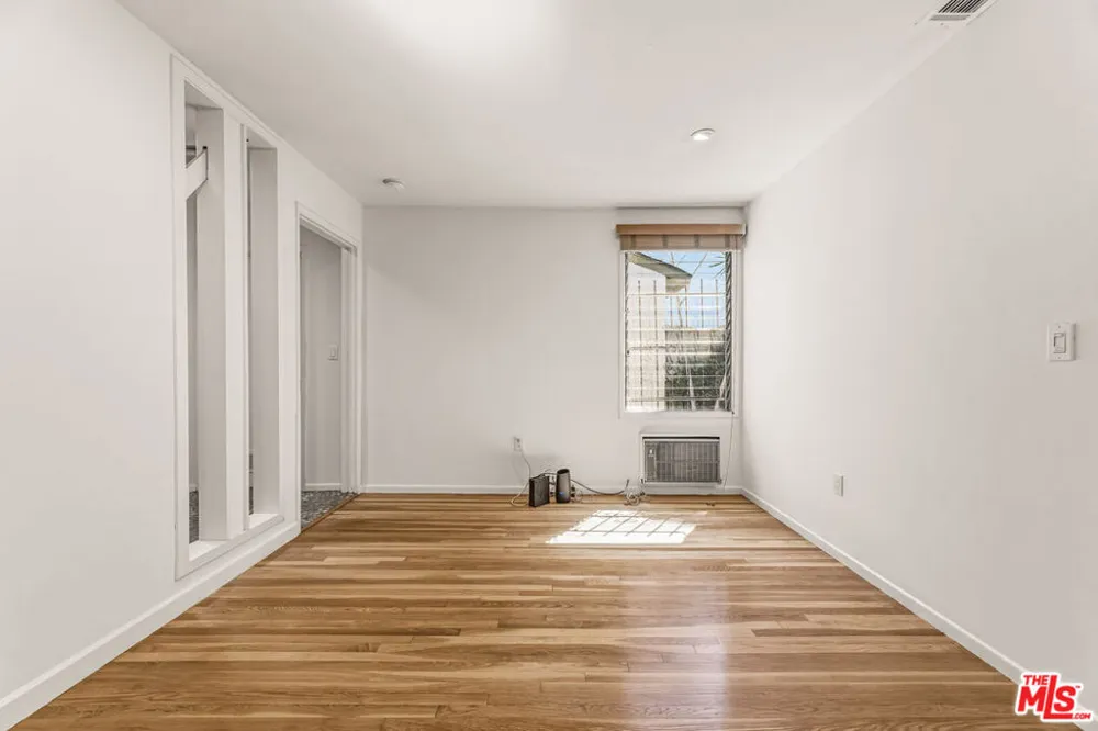 402 S Coronado Street Los Angeles, CA 90057