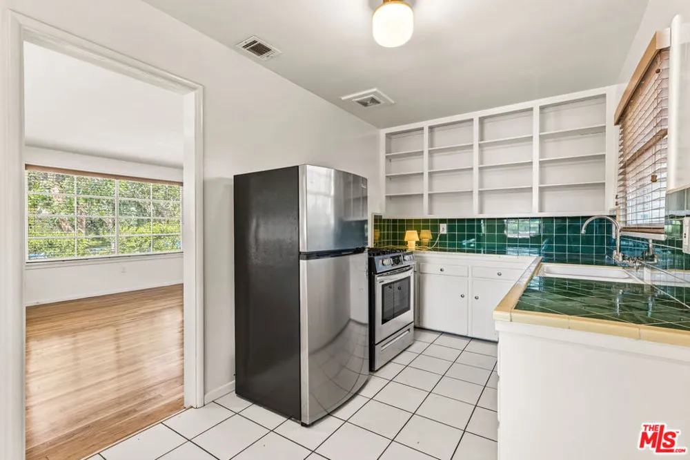 402 S Coronado Street Los Angeles, CA 90057