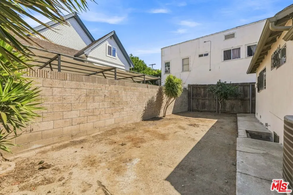402 S Coronado Street Los Angeles, CA 90057