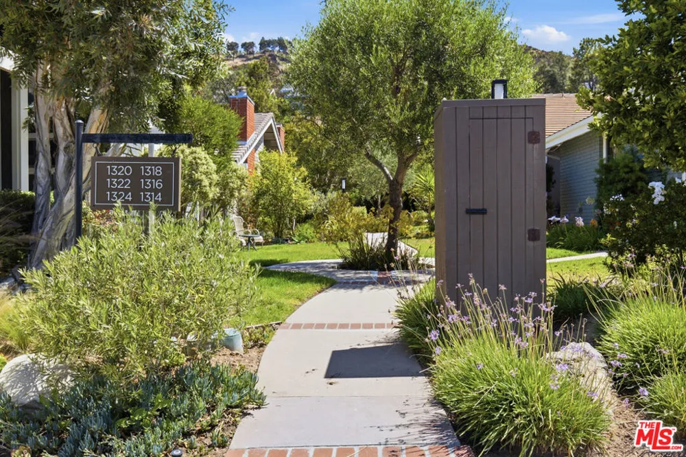 1314 Avenida De Cortez Pacific Palisades, CA 90272