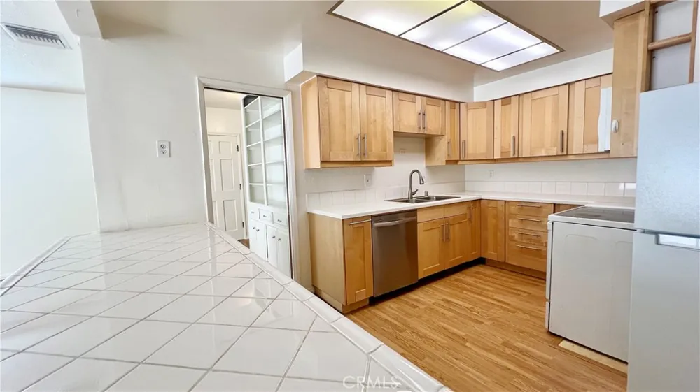 631 N Harvard Ave Claremont, CA 91711