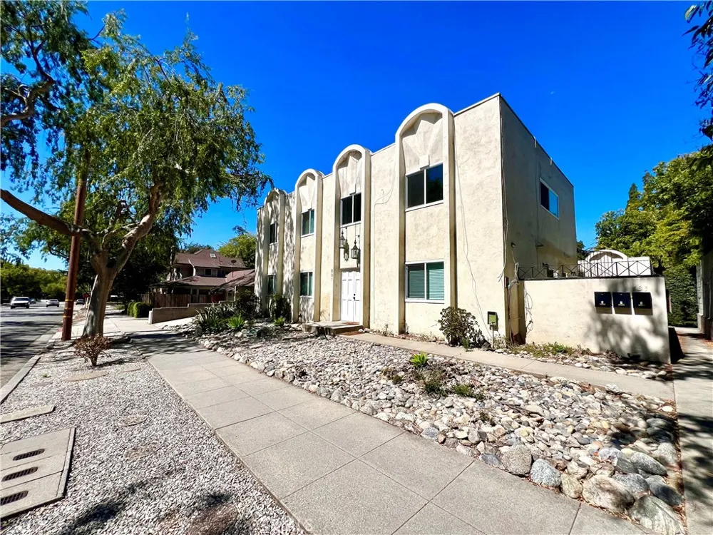631 N Harvard Ave Claremont, CA 91711