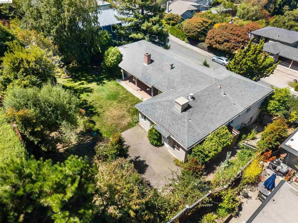 5134 Masonic Oakland, CA 94618