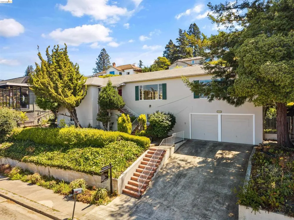 5134 Masonic Oakland, CA 94618