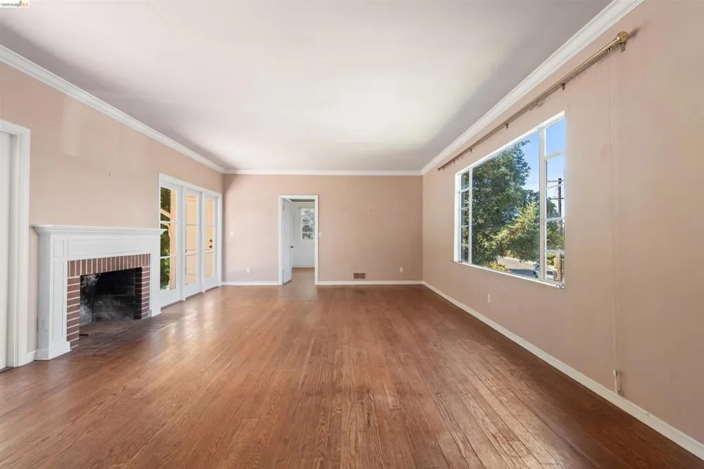 5134 Masonic Oakland, CA 94618