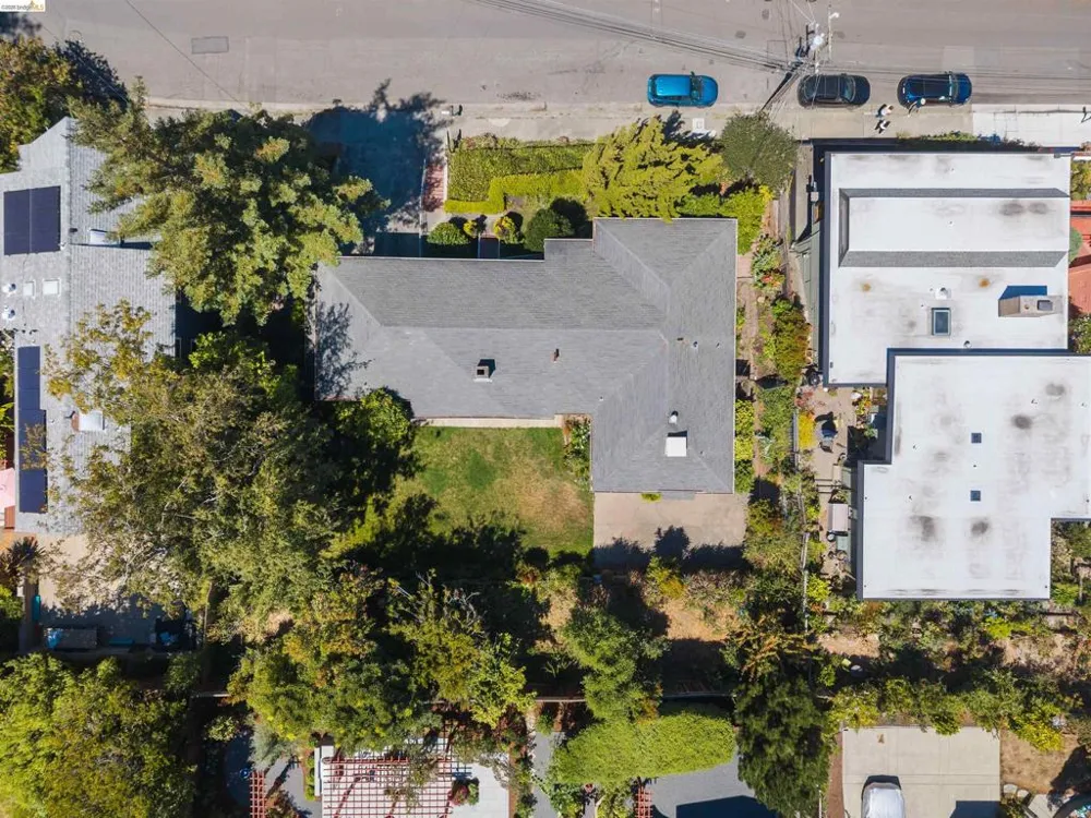 5134 Masonic Oakland, CA 94618