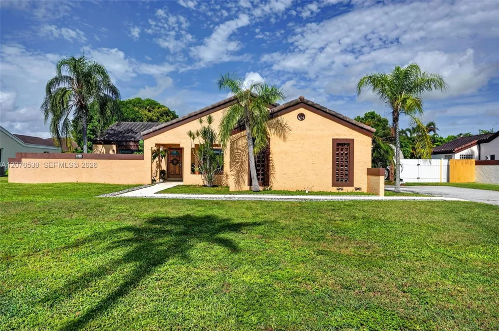 15660 SW 152nd Pl Miami, FL 33187