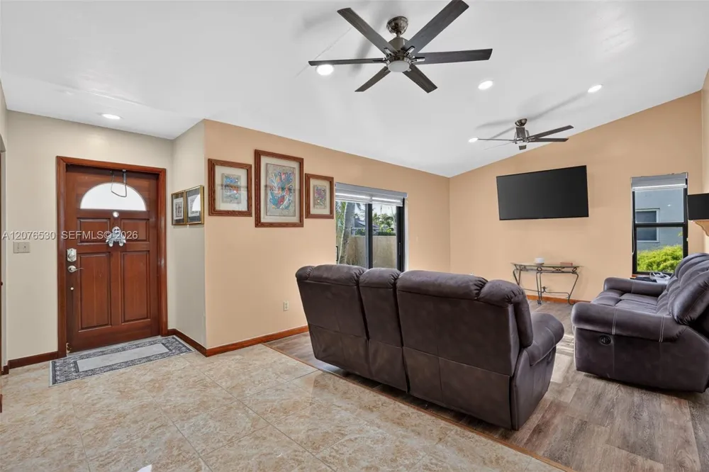 15660 SW 152nd Pl Miami, FL 33187