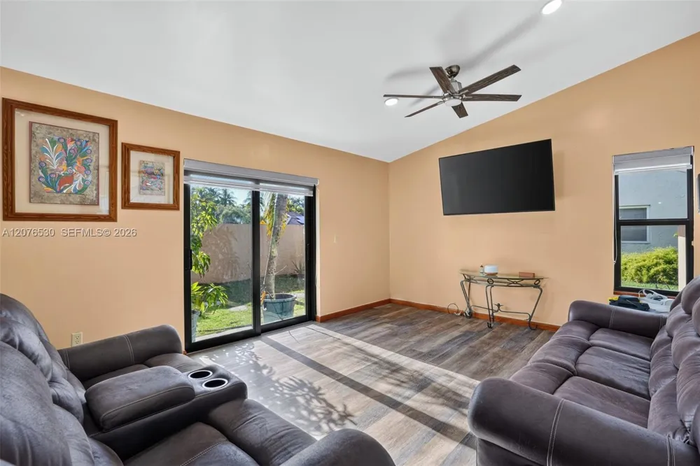 15660 SW 152nd Pl Miami, FL 33187