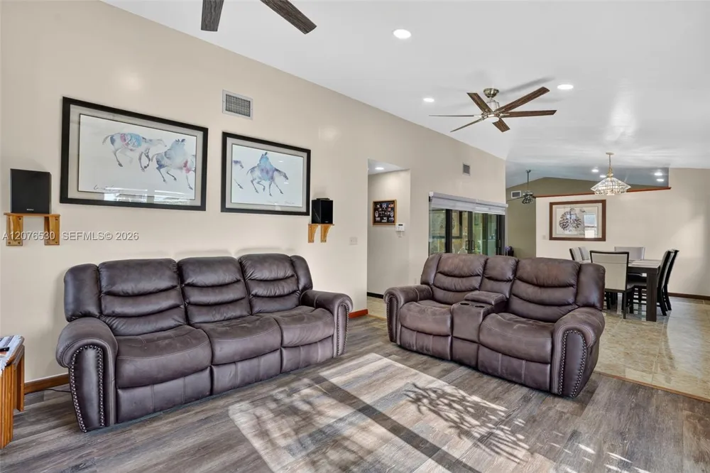 15660 SW 152nd Pl Miami, FL 33187
