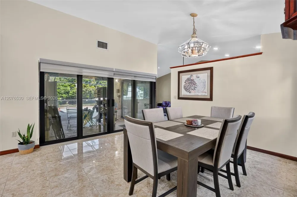 15660 SW 152nd Pl Miami, FL 33187