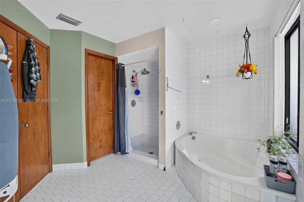 15660 SW 152nd Pl Miami, FL 33187
