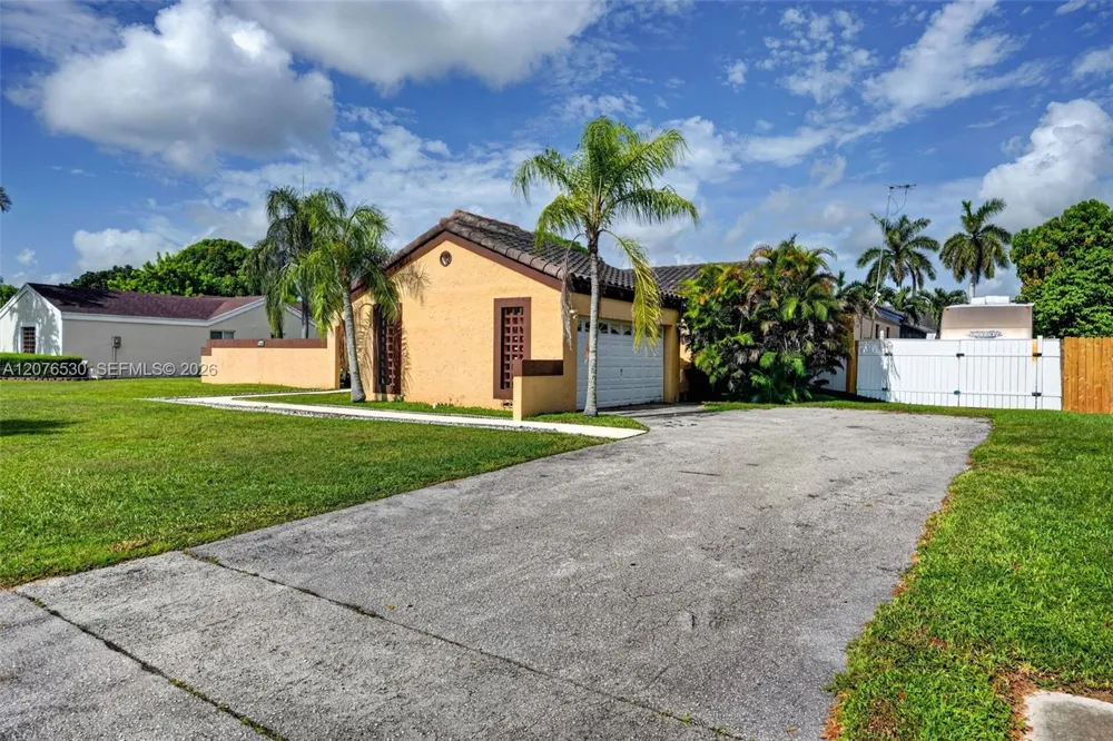 15660 SW 152nd Pl Miami, FL 33187