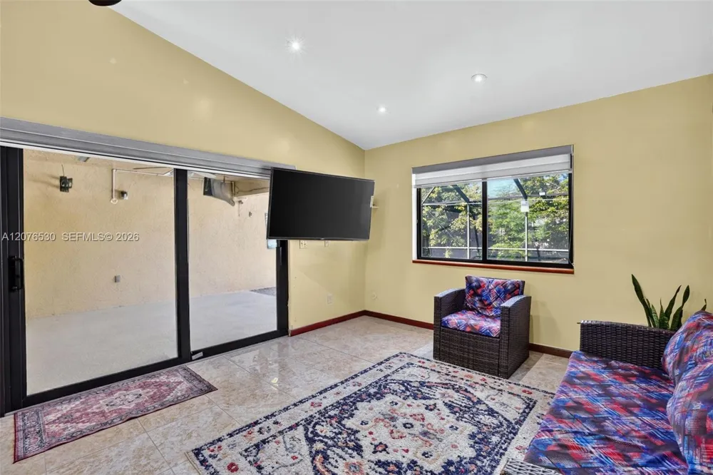 15660 SW 152nd Pl Miami, FL 33187