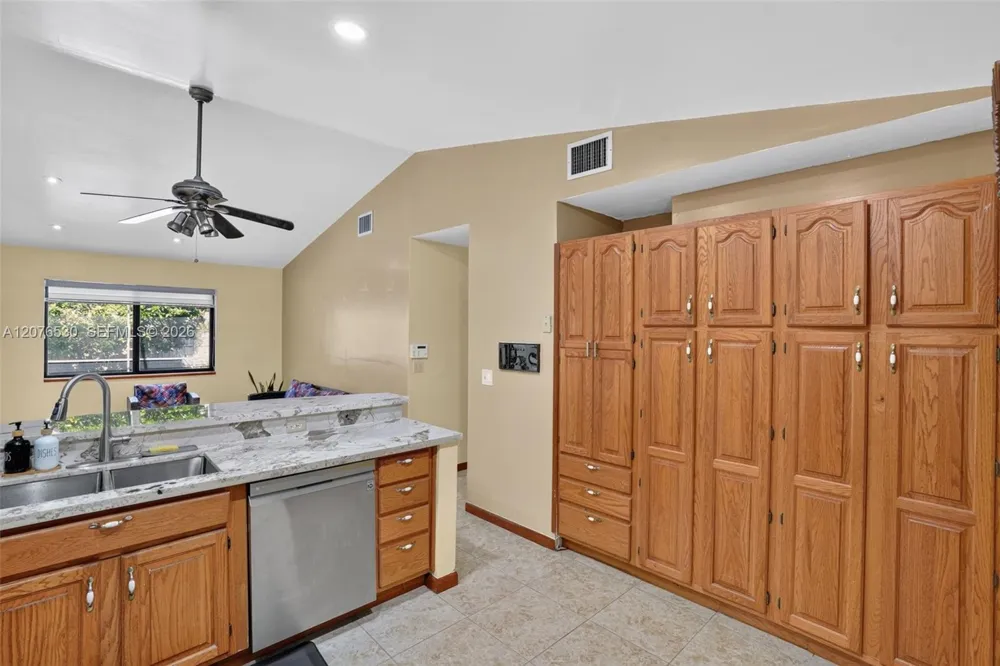15660 SW 152nd Pl Miami, FL 33187