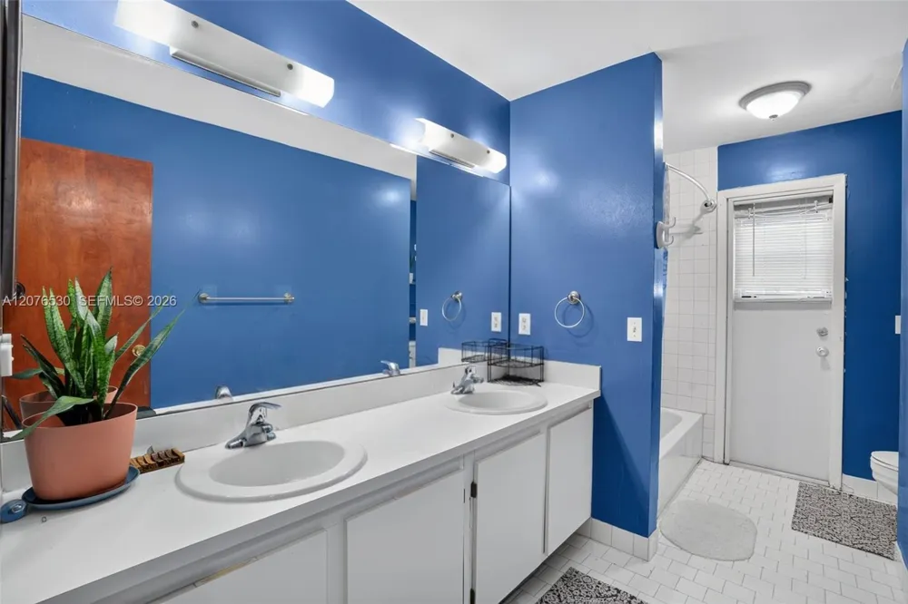 15660 SW 152nd Pl Miami, FL 33187