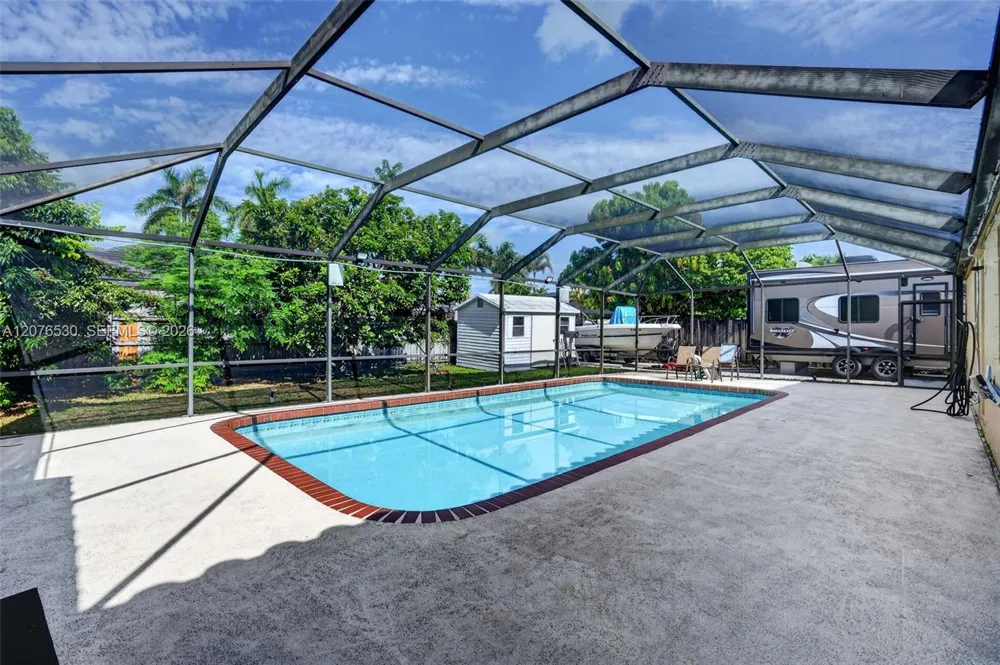 15660 SW 152nd Pl Miami, FL 33187