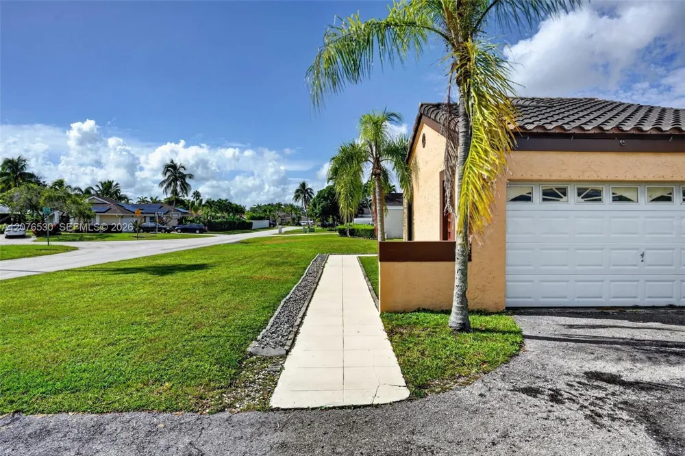 15660 SW 152nd Pl Miami, FL 33187