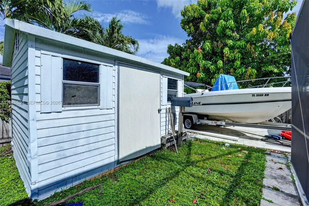 15660 SW 152nd Pl Miami, FL 33187