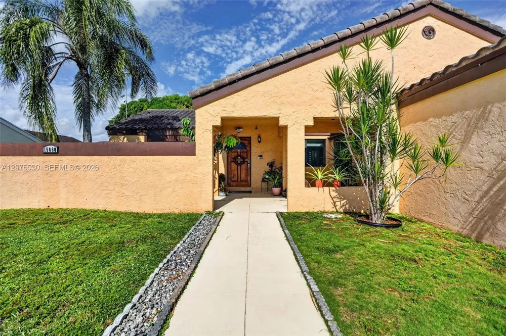 15660 SW 152nd Pl Miami, FL 33187