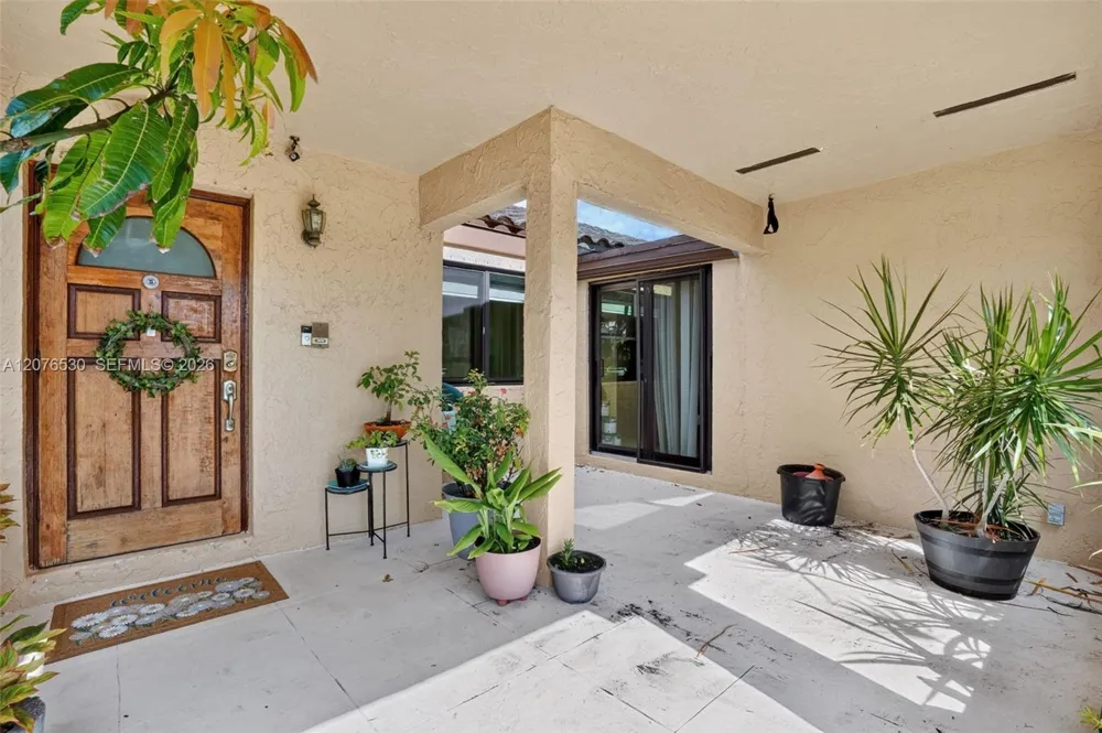 15660 SW 152nd Pl Miami, FL 33187