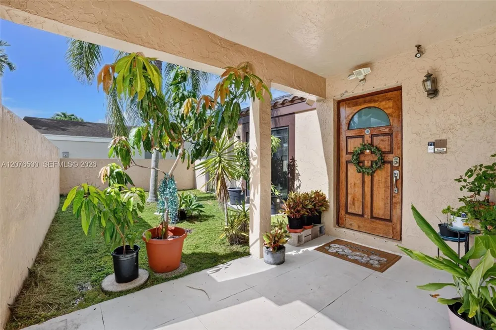 15660 SW 152nd Pl Miami, FL 33187