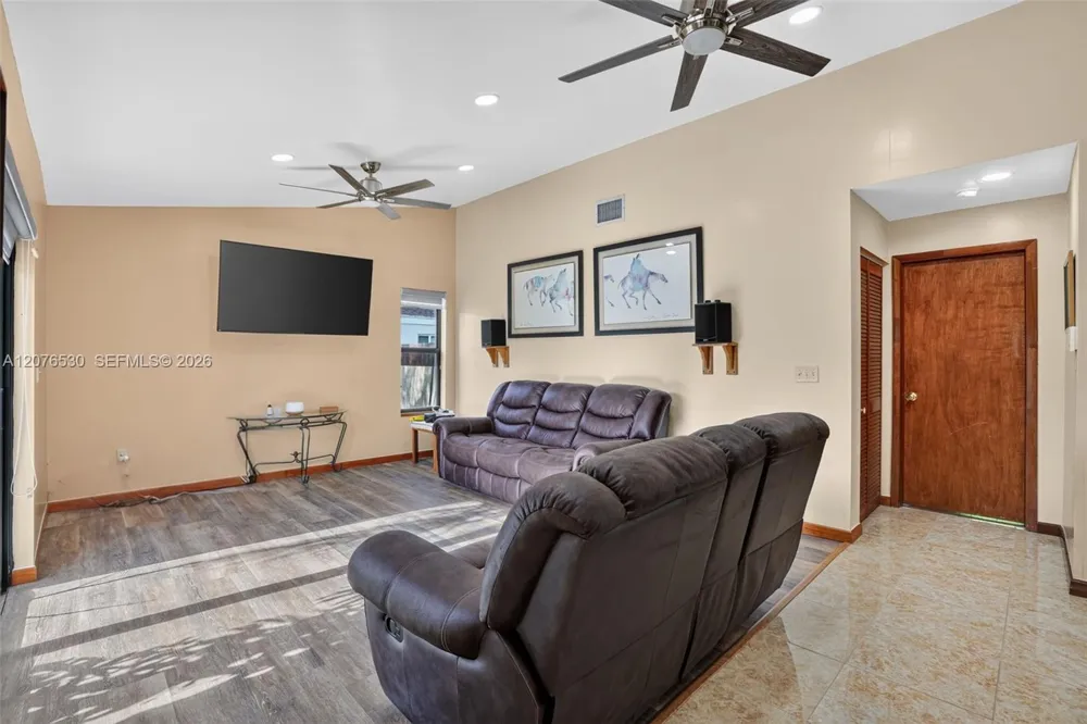 15660 SW 152nd Pl Miami, FL 33187
