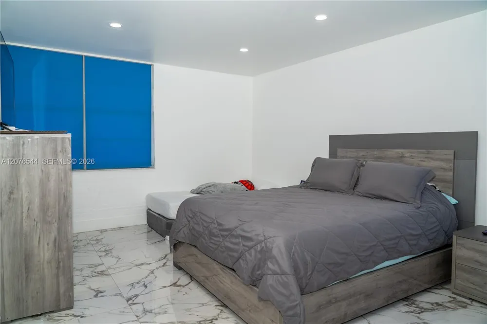 854 NW 87th Ave #405 Miami, FL 33172