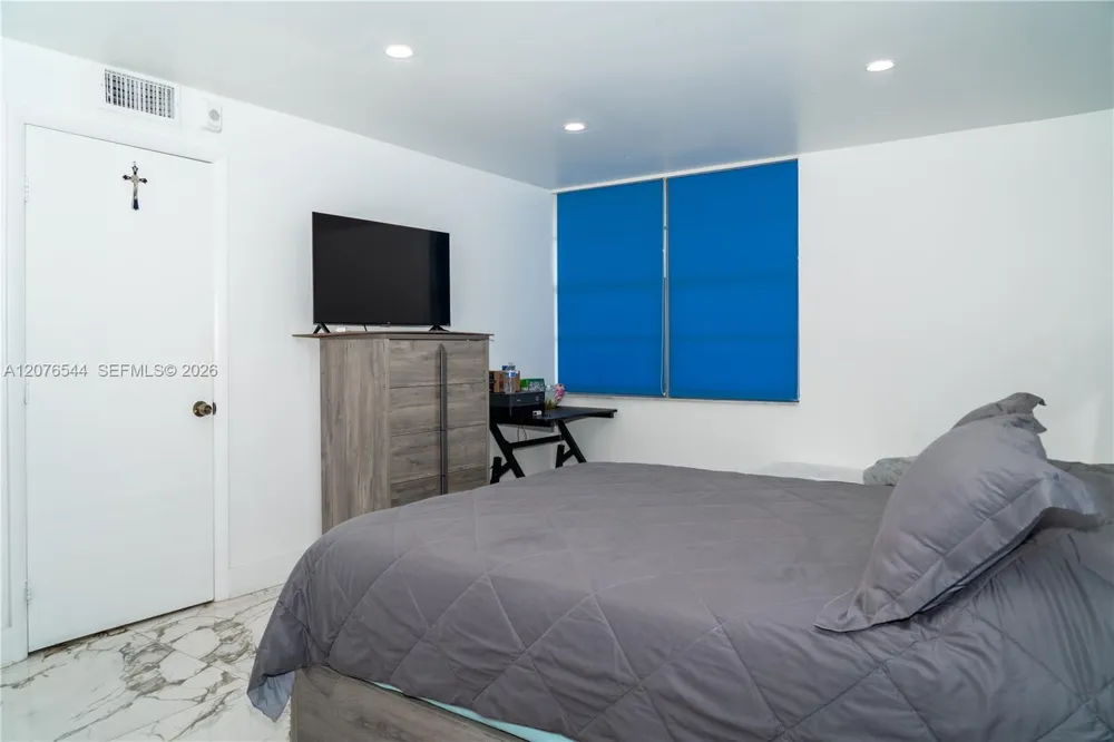 854 NW 87th Ave #405 Miami, FL 33172