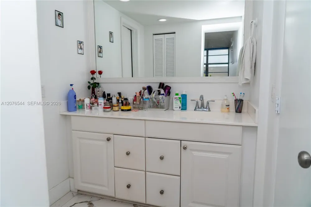 854 NW 87th Ave #405 Miami, FL 33172