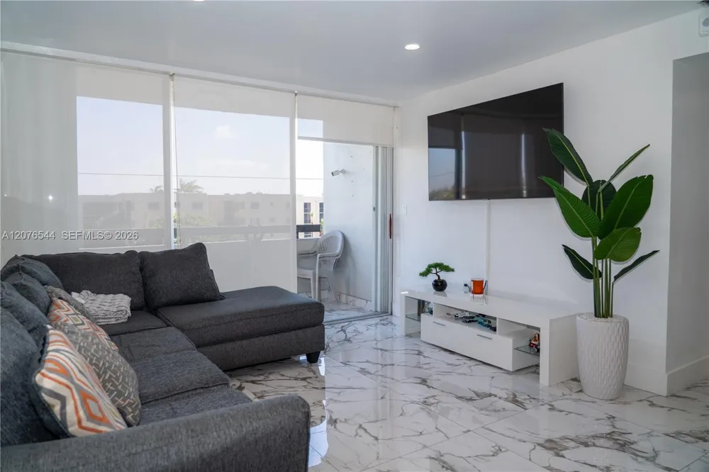854 NW 87th Ave #405 Miami, FL 33172